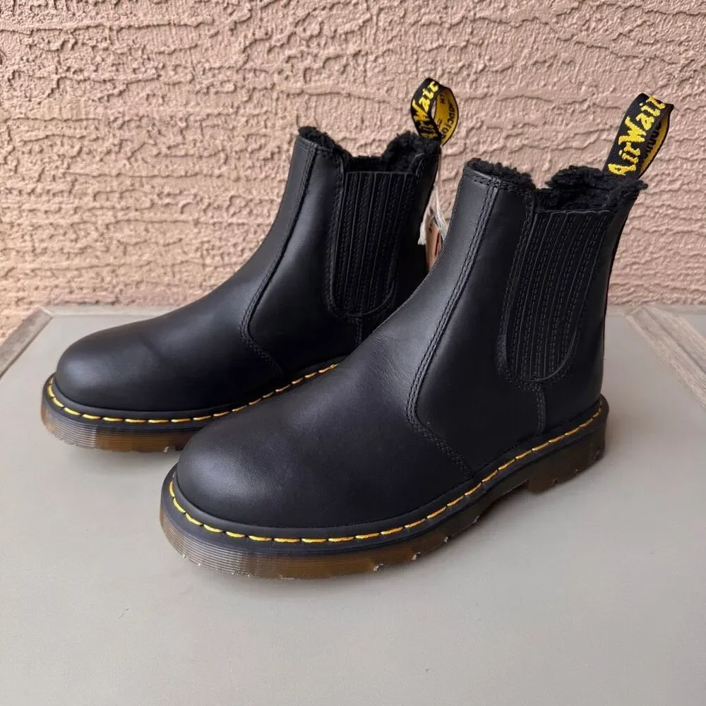 Dr. Martens 2976 Wintergrip Chelsea Boots Womens 8 Fur Lined Black Leather Pull